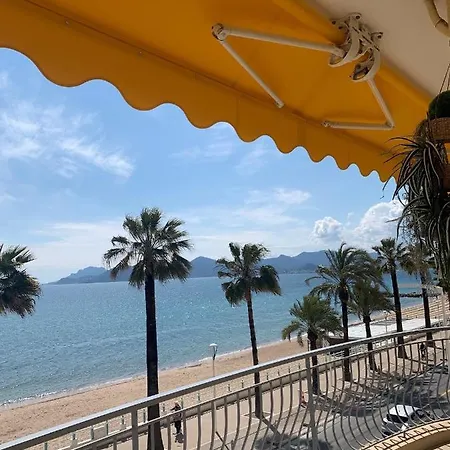 Apartmán Beautiful 3 Bedroom. Direct Sea View. 401