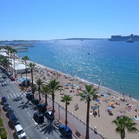Beautiful 3 Bedroom. Direct Sea View. 401 Apartmán