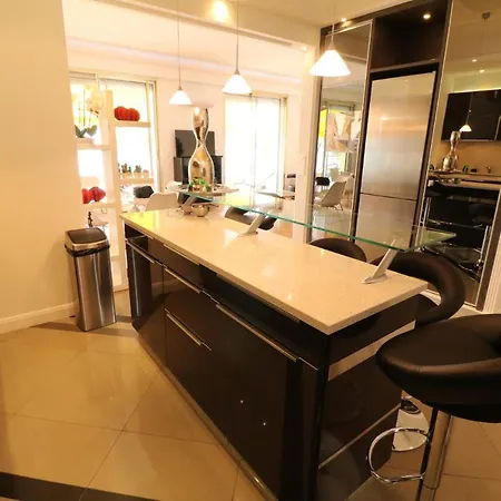 Beautiful 3 Bedroom. Direct Sea View. 401 Apartmán *